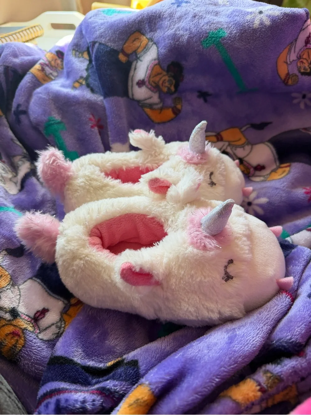 Toddler unicorn 🦄 slippers size 6-7